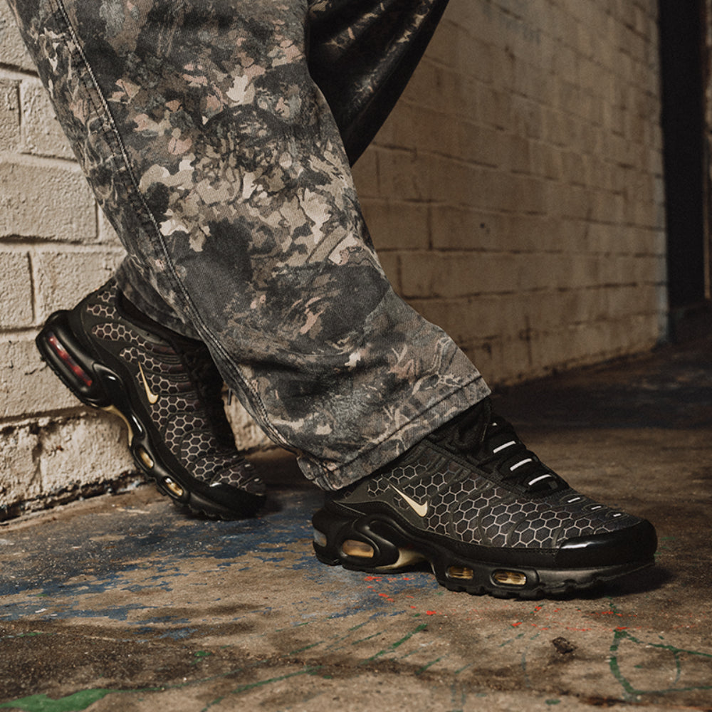 Nike Air Max Tuned 1 Manchester IQ0287-010 Nike