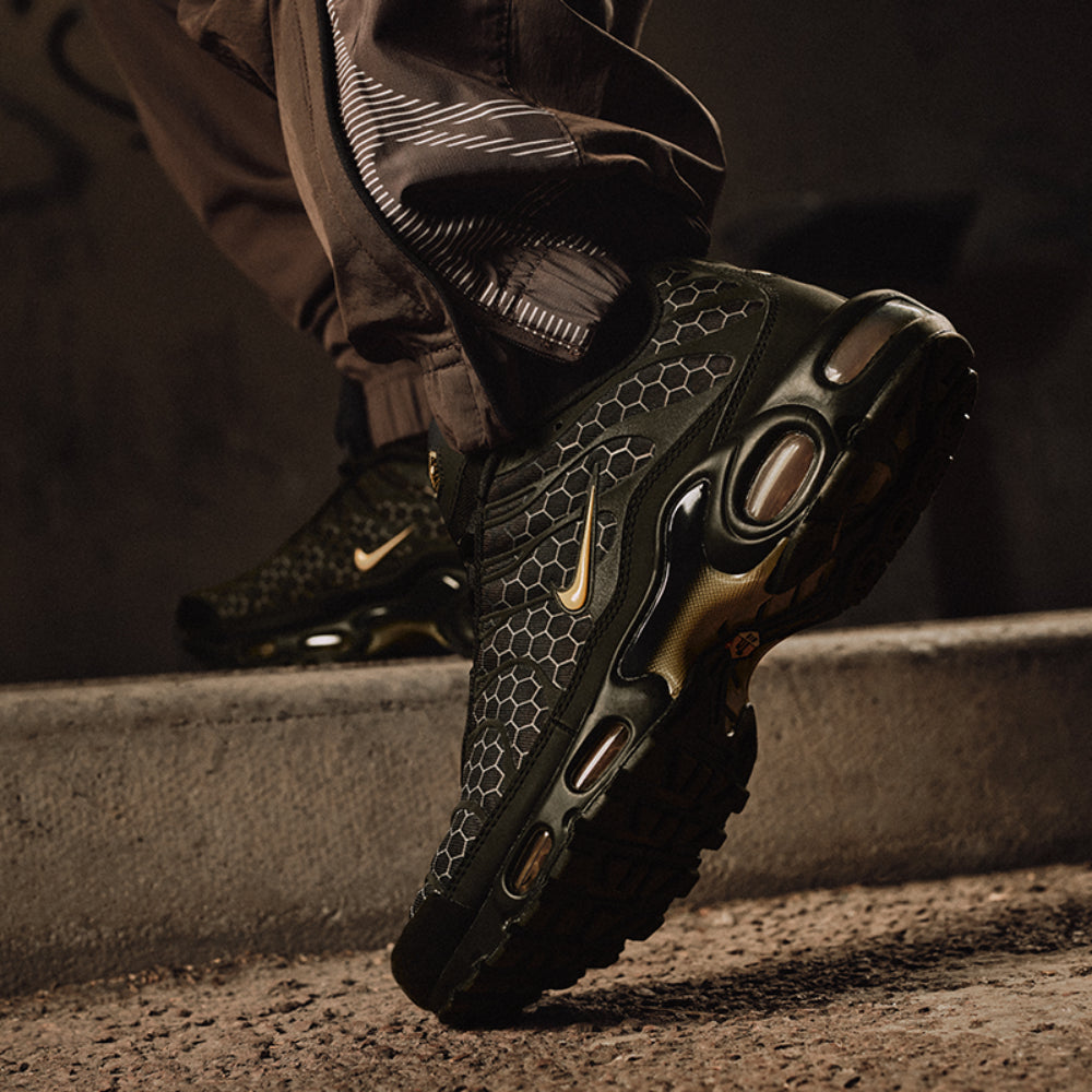 Nike Air Max Tuned 1 Manchester IQ0287-010 Nike